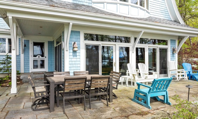 Raymond Casa | Lakeside retreat on Little Sebago Lake