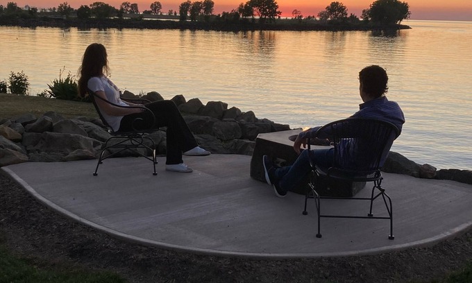 Lorain Casa | LAKESIDE RETREAT-Overlooking the scenic beauty of Lake Erie, Lorain,Ohio