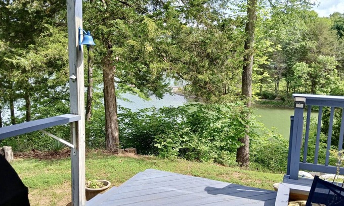 Dandridge Condominio | Lakeside Retreat with Lake View