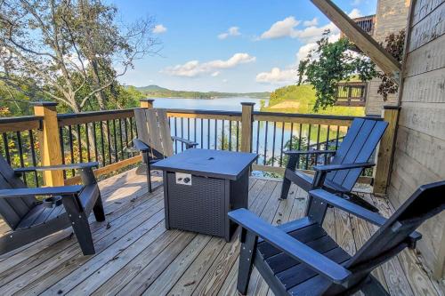 Sevierville Casa | Lakeside Serenity