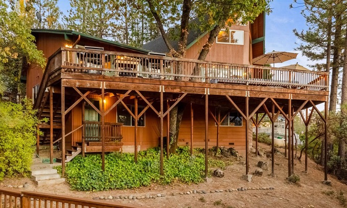 Bass Lake Cabina | Lakeside Serenity with Vintage Charm & Modern Comfort – Bass Lake, CA