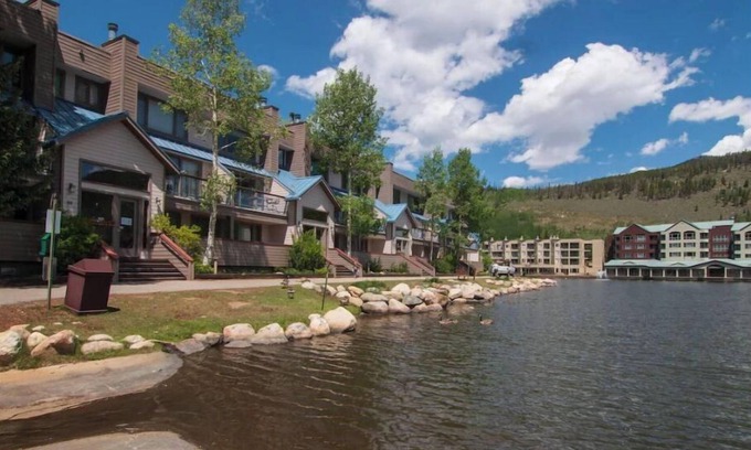 Lakeside Village Condominio | Lakeside, Ski Condo with Amazing Views, Quiet, Family-Friendly
