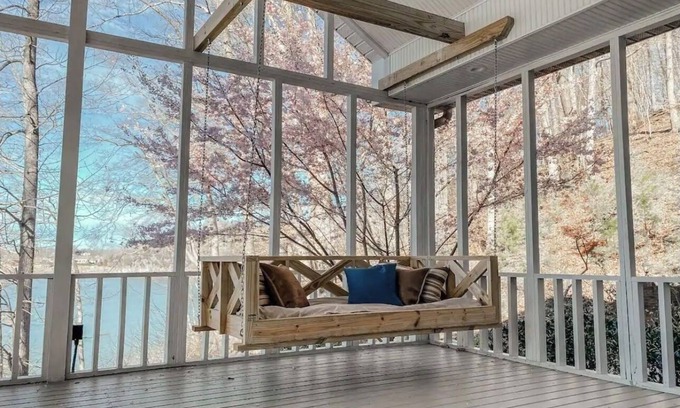 Tri-Cities Casa | Lakeside Spacious 5 Bedroom House!