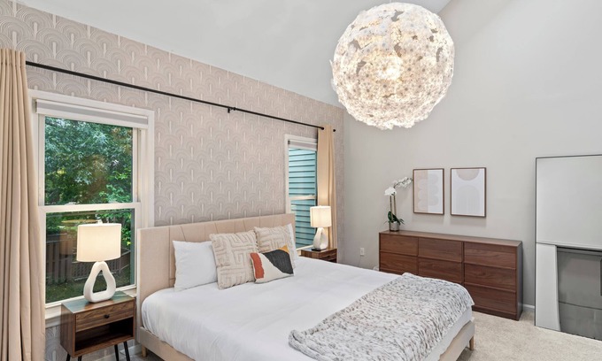 West Falls Church Casa | Lakeside Stay: Metro, INOVA, Dining &Shops Nearby