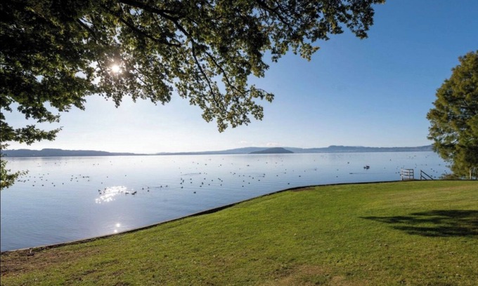 Ngongotaha Apartamento | Lakeside &Tennis Court Paradise