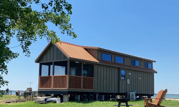Kerens Cabina | Lakeside Tiny Home 108
