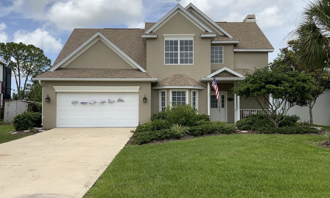 Sarasota Casa | Lakeside vacation awaits