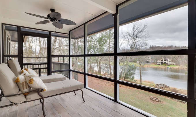 Lake Ariel Chalet De Esquí | Lakeside Villa – Lakefront Luxury in The Hideout / 5BR, 3BA, Sleeps 13