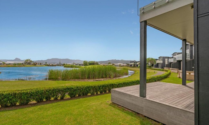 Matarangi Casa | Lakeside Villa Retreat - Matarangi Downstairs Unit