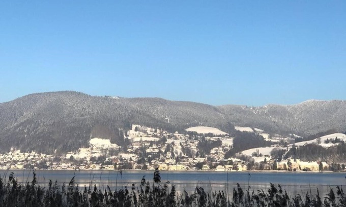 Abwinkl Casa | Lakeside Villa with Guest House at the northern edge of the Bavarian Alps.