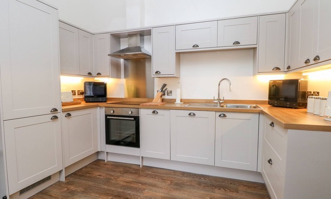 Macclesfield Cabaña | Lakeside Village Lodges & The Potting Shed