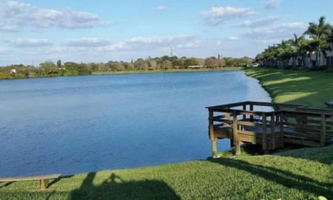 South Bradenton Condominio | Lakeside Village