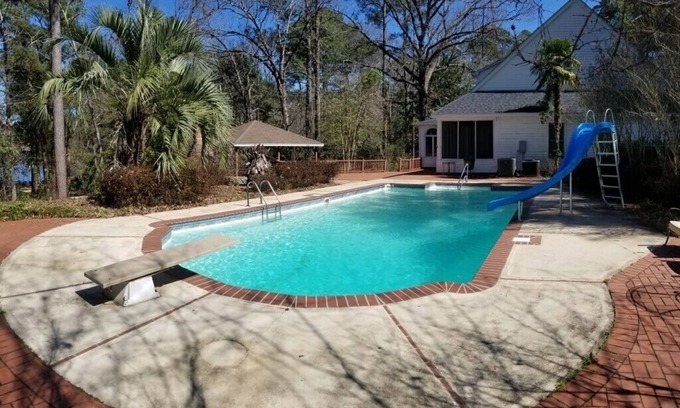 Hattiesburg Casa | Lakeside with a pool, zip line, horse shoe pit, kayaks. Large gathering spaces