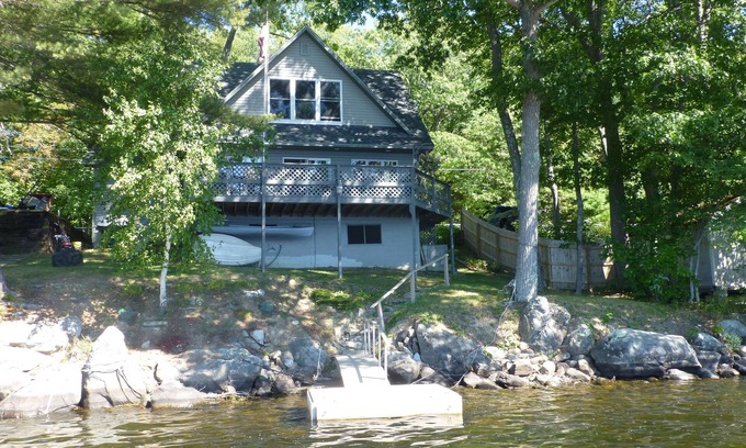 Warren Casa | ¡Recientemente renovado! Lakeside Year Round House en la orilla del agua
