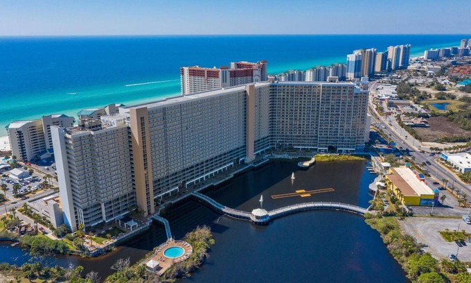 Panama City Beach Condominio | Laketown Wharf 1331
