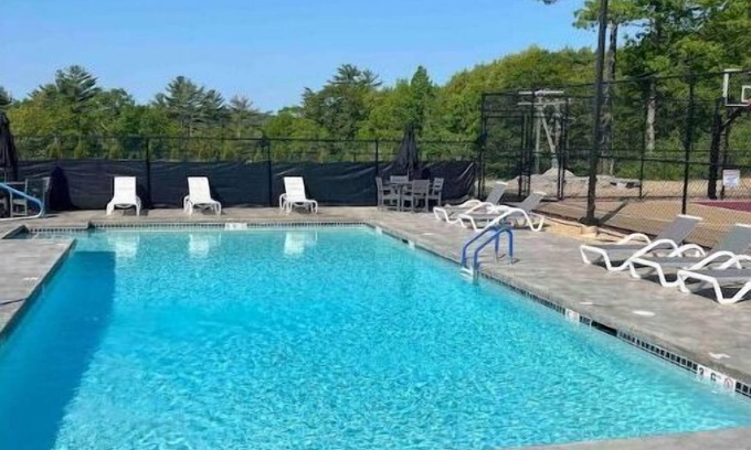 Weirs Beach Condominio | Lakeview 1Bedroom w Kitchen Pool Hot Tub Concerts Fire Pit Hiking Weirs Beach