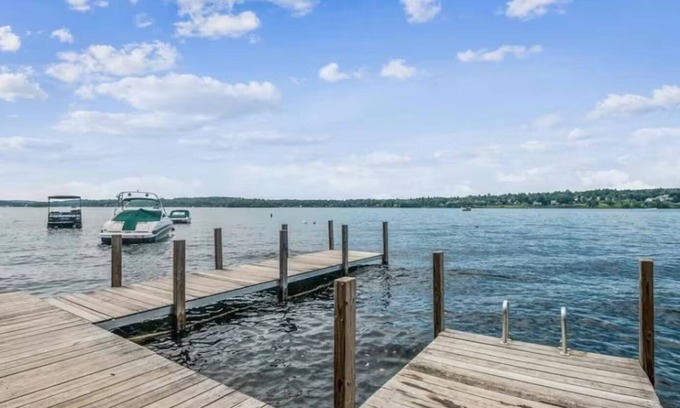 Laconia Condominio | Lakeview 2-bedroom condo in Laconia with AC, WiFi