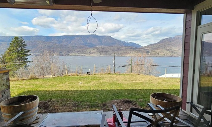 Central Okanagan Casa | Lakeview 3 Bed 3 Bath Private Hidden Gem Home Kelowna in a Bus #4092293