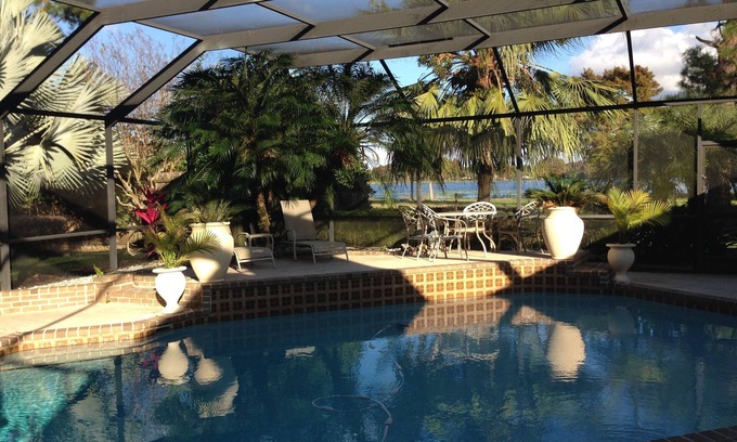 Rosemont Villa | Lakeview 3 BR Villa con gran piscina privada enclavada en la naturaleza de Florida