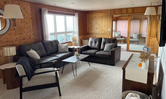 Devils Lake Casa | "Lakeview" 4 Bed-2 Bath Ackerman Acres Resort