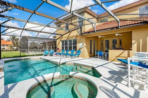 Bellavida Casa | Lakeview 6-Bedroom Retreat with Game Room, Private Pool, Spa & Resort Amenities - Ideal for Families & Groups