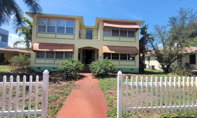 Crescent Lake Apartamento | 236F) Lakeview Apt at Crescent Lake!