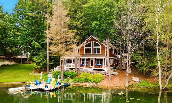 Gaylord Cabina | ⭐️ Lakeview Cabin: Hot Tub Jacuzzi & 4 Bedroom + 3 Bath - Escape to Bears Den! 🐻