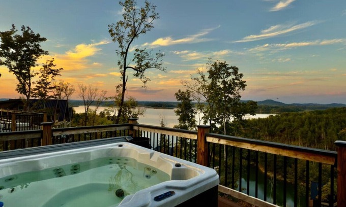 Sevierville Cabina | Lakeview Cabin, Hot Tub, Game Rm
