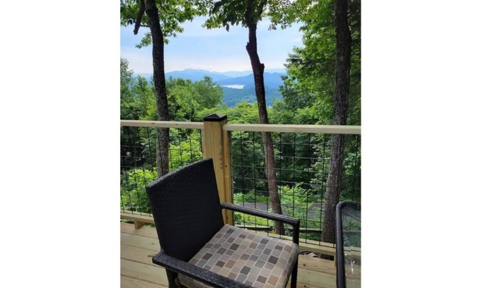 Young Harris Cabina | Lakeview Cabin with hot tub