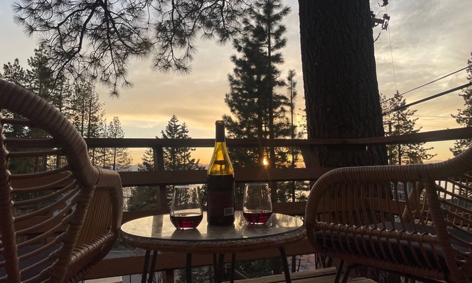 Lincoln Park Apartamento | Lakeview Cave Rock Guest Suite - 2nd floor attached guest unit
