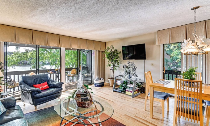 Pinehurst Condominio | Lakeview Condo w/ Resort Pool: 2 Miles to Golf!