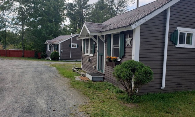 Whitefield Cabaña | Lakeview cottage on Mirror Lake Cottage #4