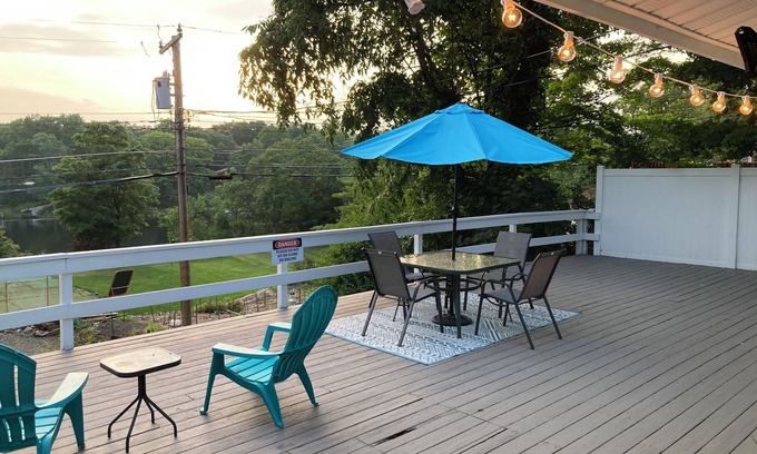 Rotterdam Junction Casa | Lakeview Cottage