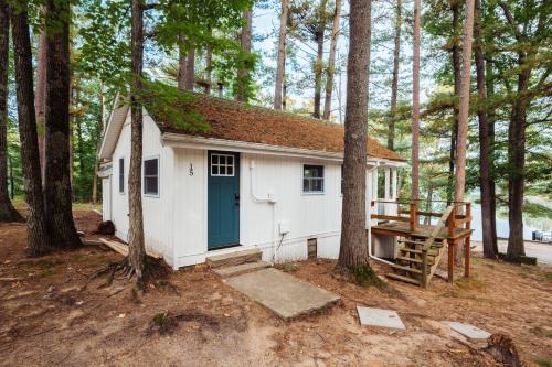 Mayfield Casa | Lakeview Cottage with Pontoon Rentals