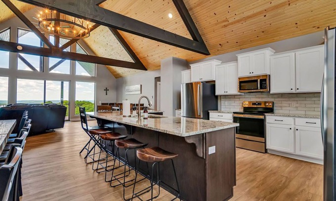 Indian Point Cabina | Lakeview Deck| Game Room| Pool I Arcade | Fire Pit