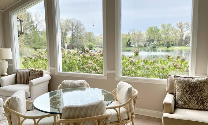 Carbondale Casa | Lakeview, Decks, Hot Tub, Community Pool, Walking Trails