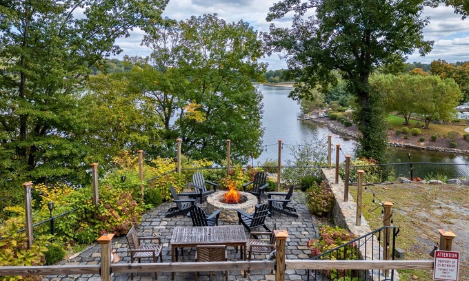 Danbury Casa | Lakeview Estate - Chef's Kitchen - NYC Getaway
