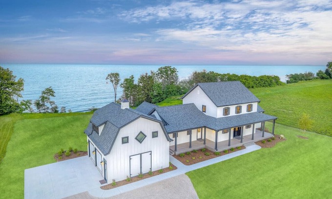 Sheboygan Apartamento | Lakeview Farm | Beach · Hot Tub · Theater · Views