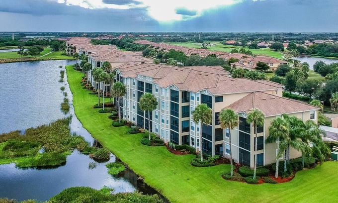 Bradenton Condominio | Campo de golf de 2 dormitorios, 2 baños condominio con comodidades de estilo resort