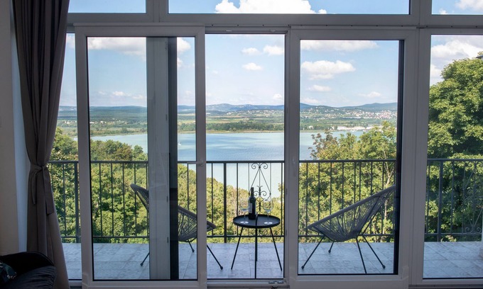 Tihany Casa | Lakeview Home in Tihany with Hot Tub