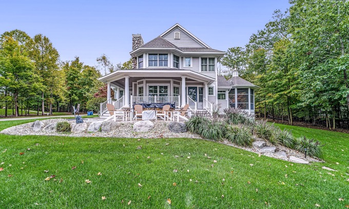 Glenn Haven Shores Casa | Lakeview home with beach access, private pickleball court, firepits & fireplace