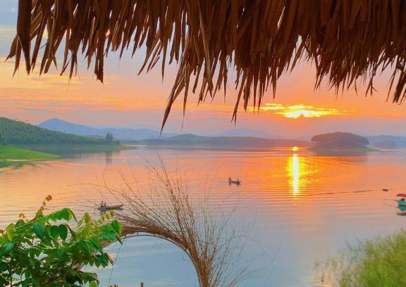 Ngoi Tu Casa | Lakeview Homestay Vu Linh