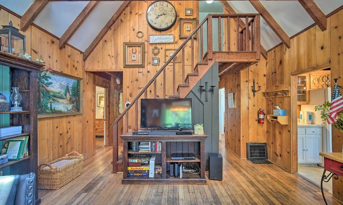 Cedar Glen Cabaña | Lakeview Lodge Fit for Groups < 1 Mile to Lake!