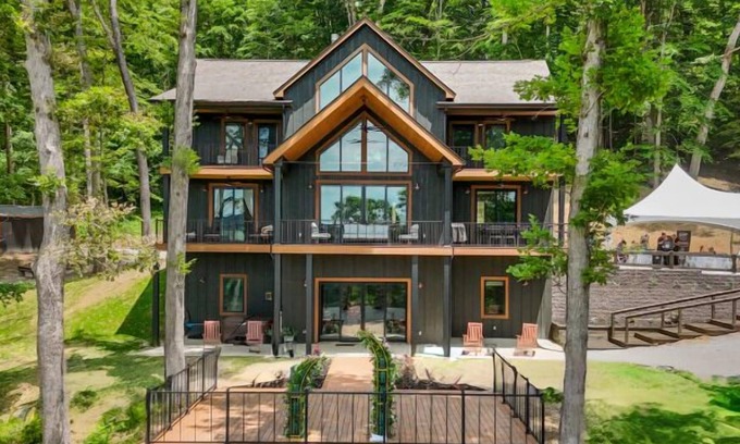 Logan Casa | Lakeview Lodge in Hocking Hills and Golf Simulator