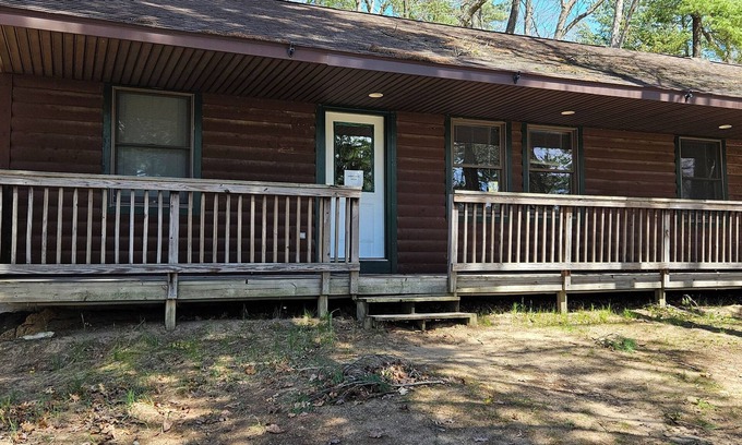 Twin Lake Cabina | Lakeview Lodge-Near Lake Michigan, and Michigan Adventures-Pet Friendly-
