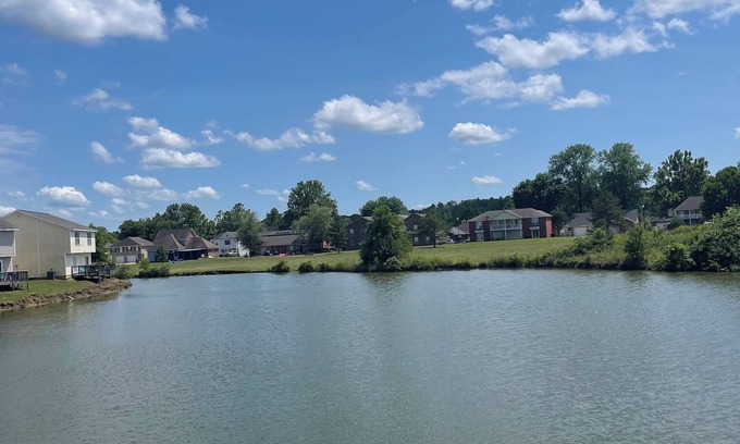 Starkville Casa | Lakeview Oasis: Charming 2-bedroom townhome with WiFi and AC in Starkville