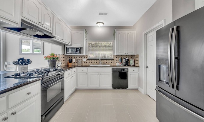 Seven Coves Casa | Lakeview oasis of Lake Conroe- 30 second drive to the water!