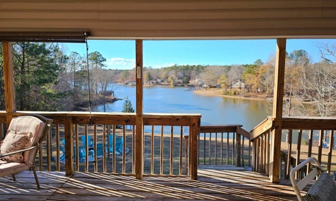 Cross Hill Cabaña | Lakeview Oasis with hot tub & fire pit!