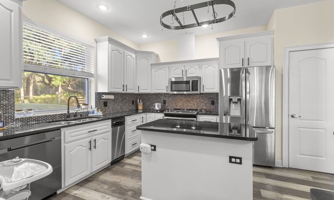 Port Richey Casa | Lakeview Poolside Retreat: Gated 3-Acre Paradise, Perfect for Events & Escaping!