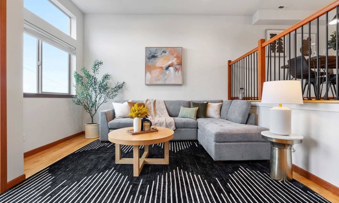 North Queen Anne Casa | LakeView Queen Anne 3BR Townhome w Portable AC